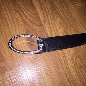 Guess black leather belt with G buckle