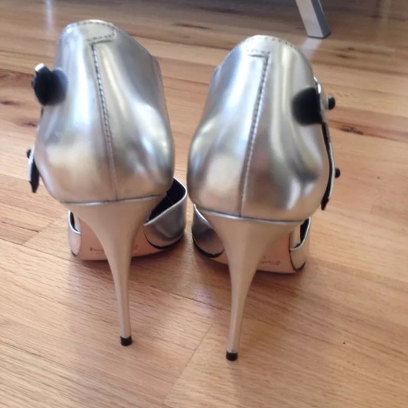 Elizabeth and James Silver Metallic Heels SZ 9 - Picture 2 of 4
