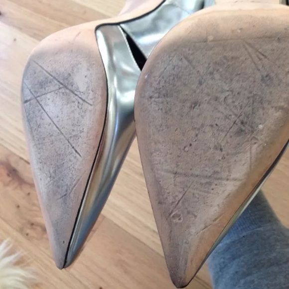 Elizabeth and James Silver Metallic Heels SZ 9 - Picture 3 of 4