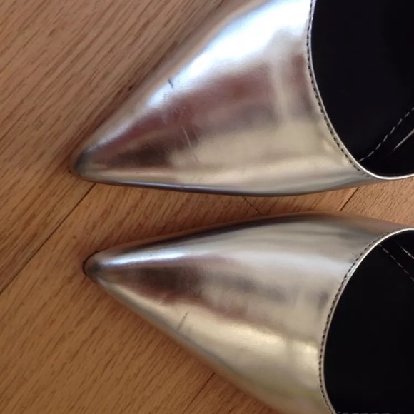 Elizabeth and James Silver Metallic Heels SZ 9 - Picture 4 of 4
