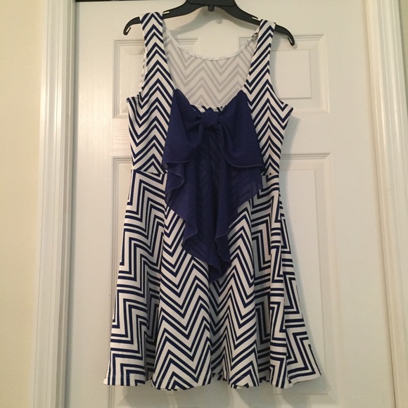 ❌SOLD❌Blue and white summer dress with bow on back