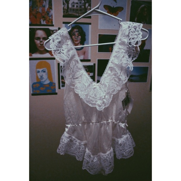 IVORY LACE BODYSUIT
