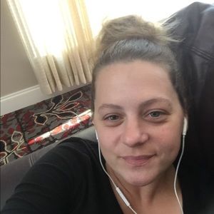 Meet your Posher, Dana