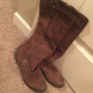Brown Side zipper Steve Madden Boots.