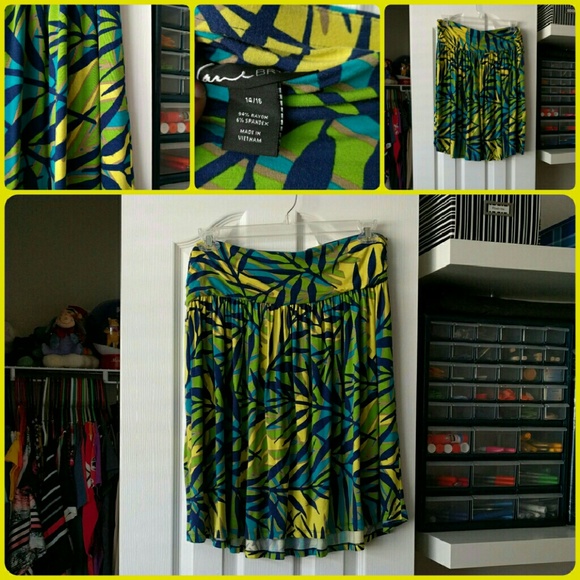 Colorful waist high skit