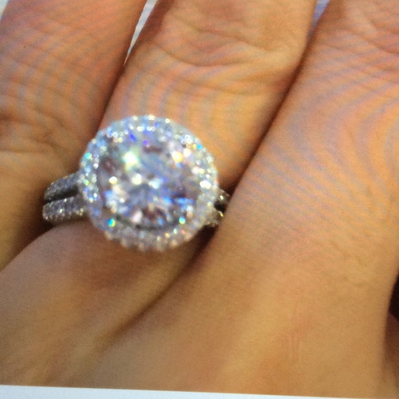 Swarovski Jewelry - New size 4 wedding ring
