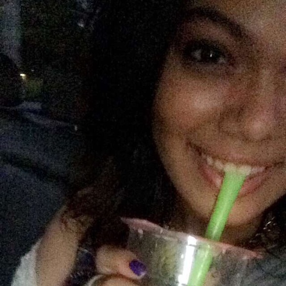 Meet your Posher, Karen - Picture 2 of 2