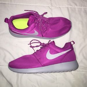 magenta roshe runs!