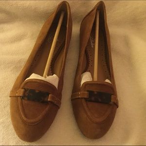 NWT Brooks Brothers $198 Tan Suede Flat Shoes