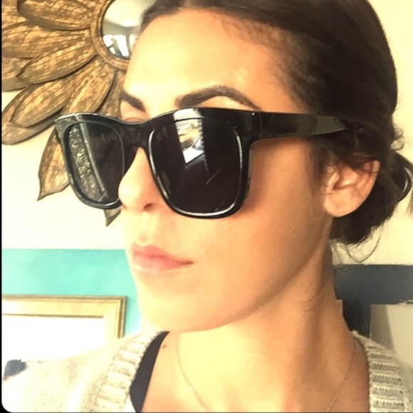 Oversized wayfarer sunglasses