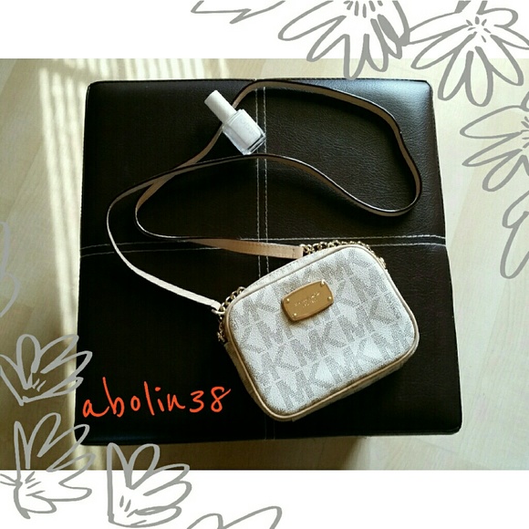 Michael Kors Handbags - MICHAEL KORS MK Signature PVC Hamilton