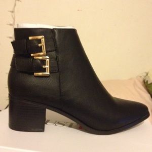 Pointed toe ankle boots