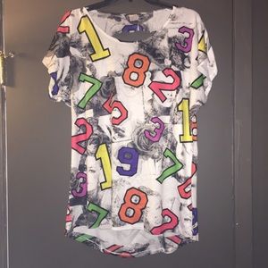 1X plus size shirt with slits in back.