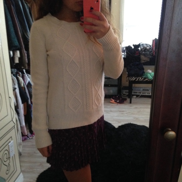 White sweater - Picture 3 of 3