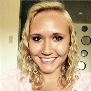 Meet your Posher, Olivia