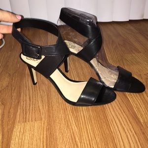 NEVER WORN Vince Camuto sandals
