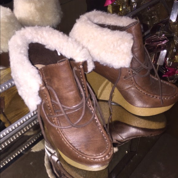 Beige winter shoes