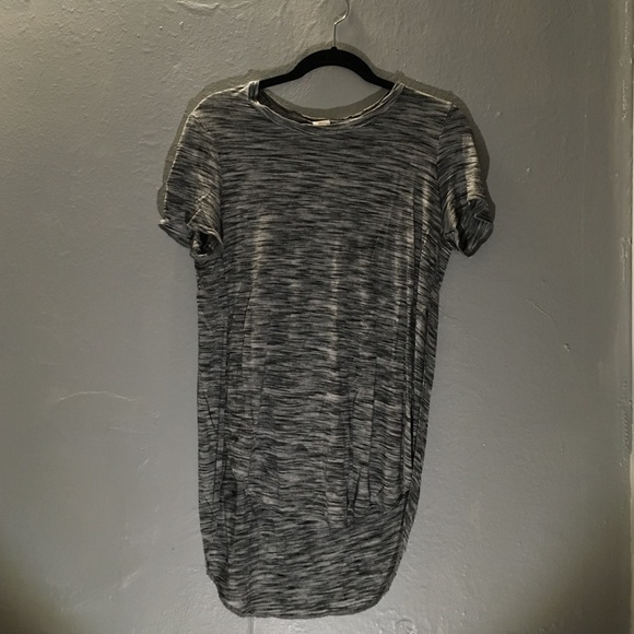 Capucine Hi-Lo Salt & Pepper Tee