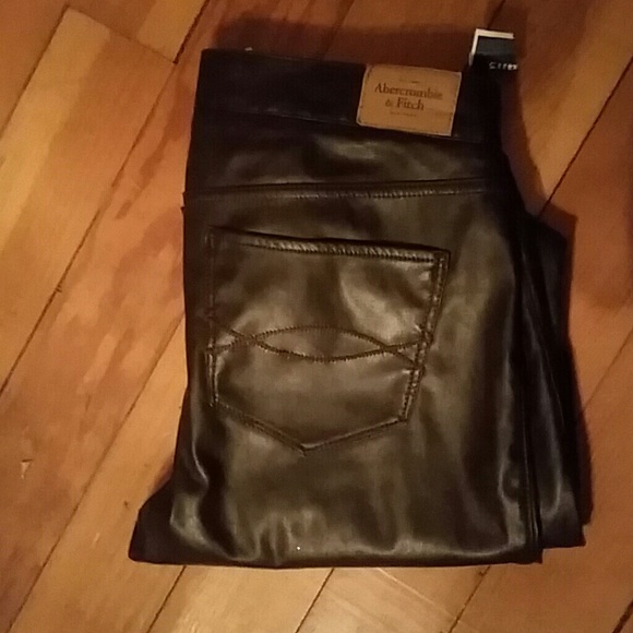 *NEW* A&F Faux Leather Pant - Picture 4 of 4