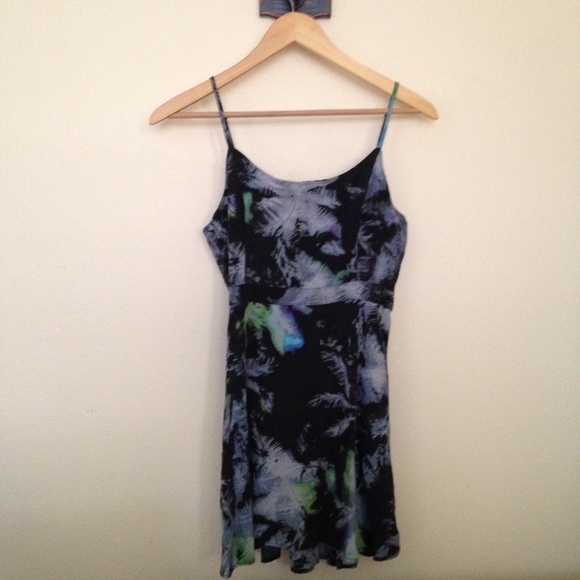 Palm tree dress - Picture 1 of 4