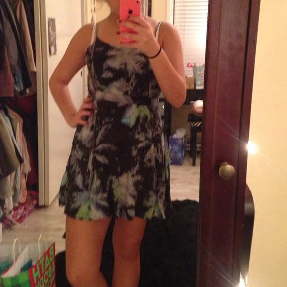 Palm tree dress - Picture 3 of 4