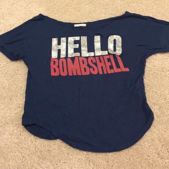 HELLO BOMBSHELL 💁🏽 crop tee with wide scoop neck