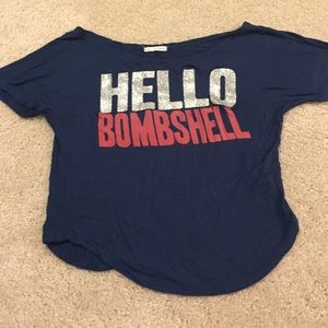 HELLO BOMBSHELL 💁🏽 crop tee with wide scoop neck