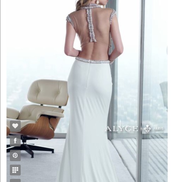 Prom dress - Picture 2 of 4