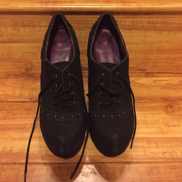 Black shoes super high and super sexy!