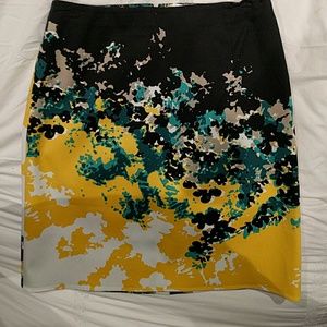 Tahari Skirt, drycleaned, beautiful pattern -sz 6