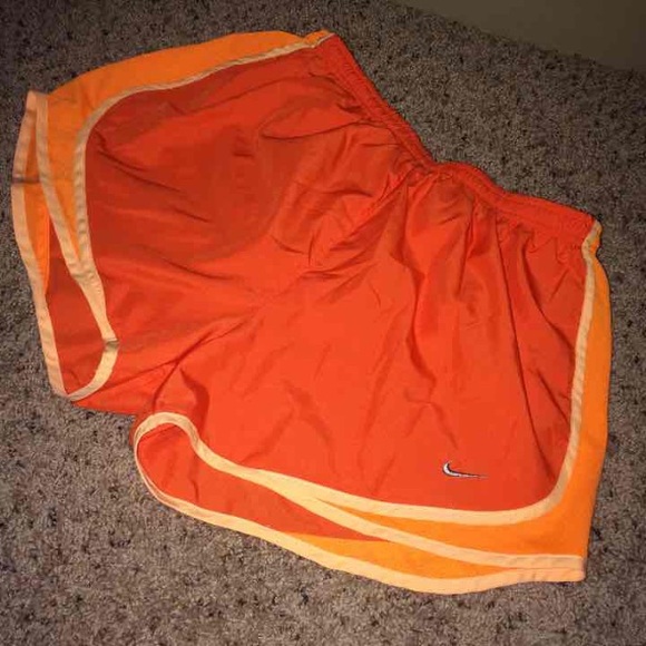 NIKE short L