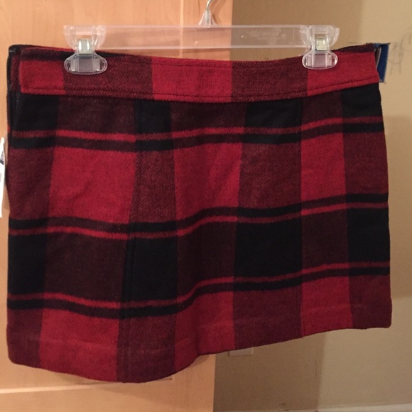 Never been worn. Gap plaid wool skirt - Picture 2 of 3