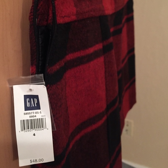 Never been worn. Gap plaid wool skirt - Picture 3 of 3