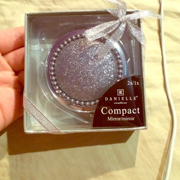 Compact mirror