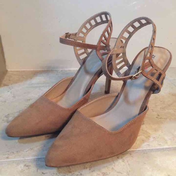 JUSTFAB nude pumps