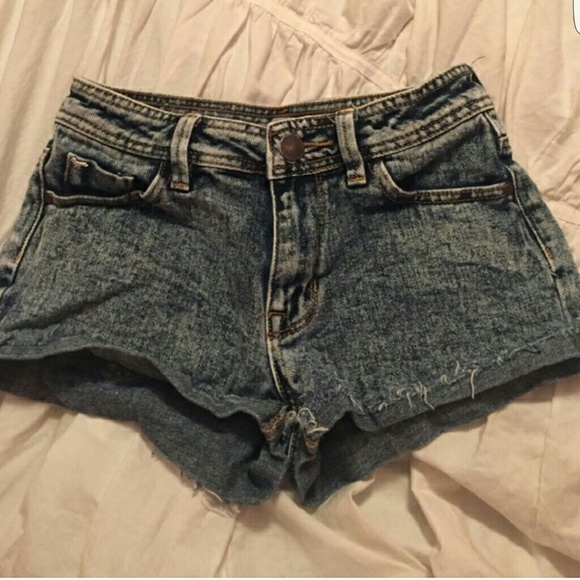 Bow Pocket HighWasied Shorts - Picture 2 of 3