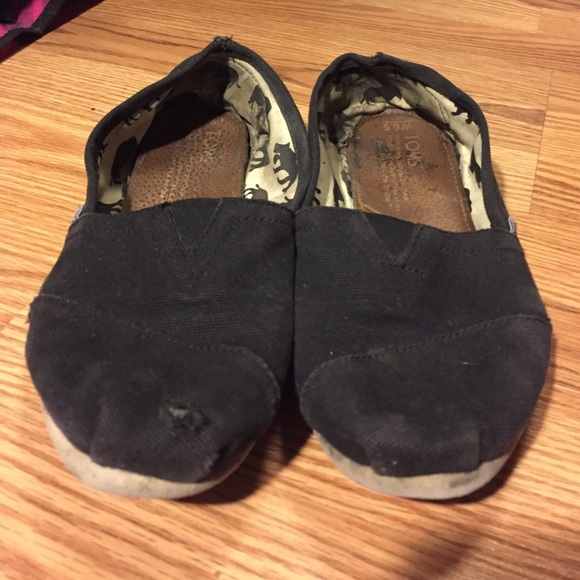 Black toms
