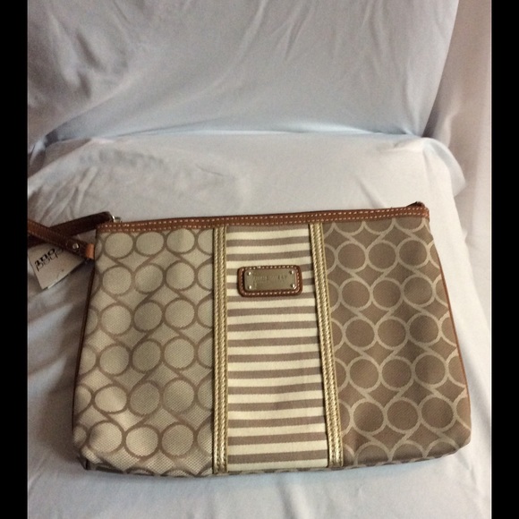 Nine West Tech Wallet