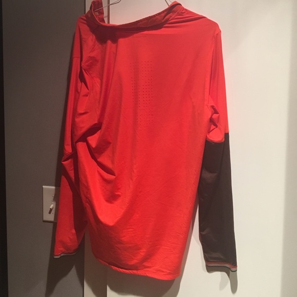 Men's Reebook LG lightweight windrunner - Picture 2 of 2