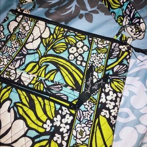 cute Vera Bradley crossbody purse!
