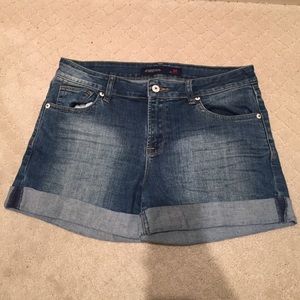 NWOT just usa roll cuff shorts