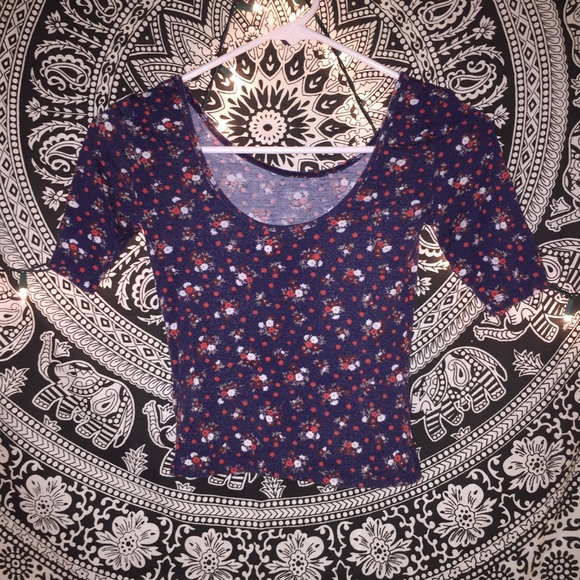 Brandy Melville Tops - Super cute Bethany Mota top
