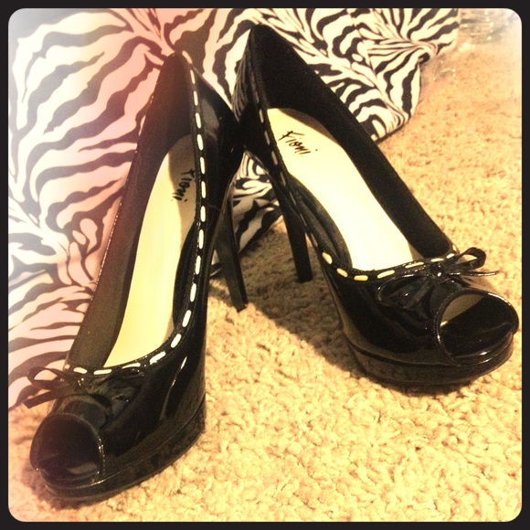 Fioni Open Toed High Heels