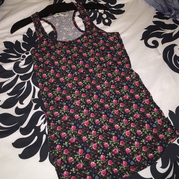 Flowered simple tank - Picture 2 of 3