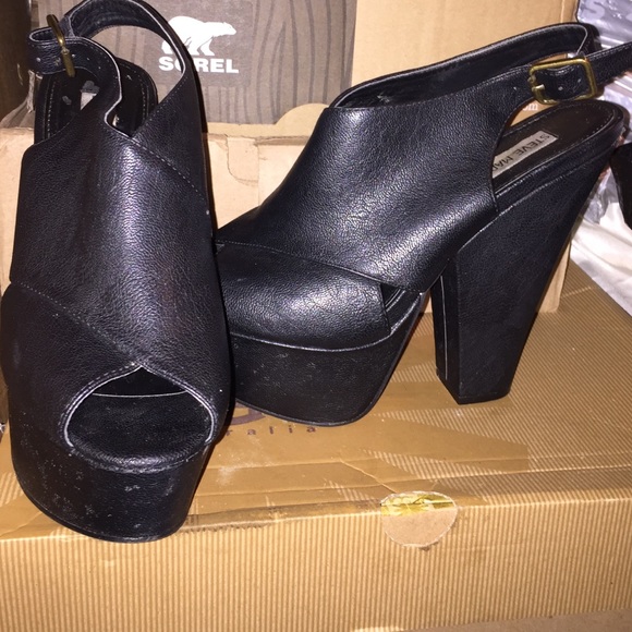 Black Steve Madden galleria  heels