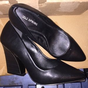 Black pointy thick heel