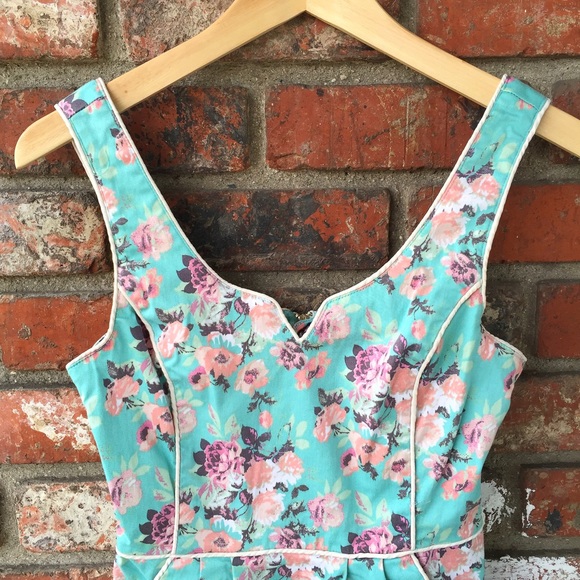 🚫BUNDLED🚫Floral dress - Picture 2 of 4