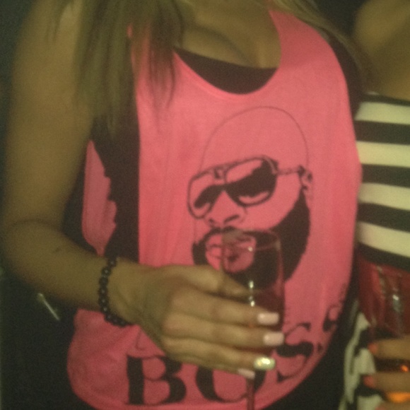 🎀PreLoved boss t shirt - Picture 3 of 3