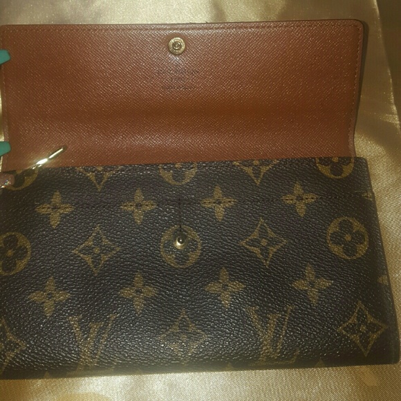 Authentic Louis Vuitton Long Wallet - Picture 2 of 4