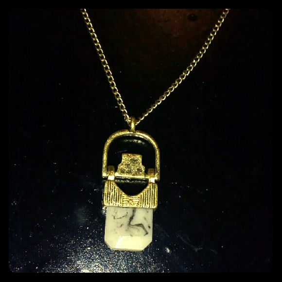 Gem pendant necklace